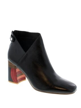 DJANGO & JULIETTE YOLLY - BLACK BOOTIES